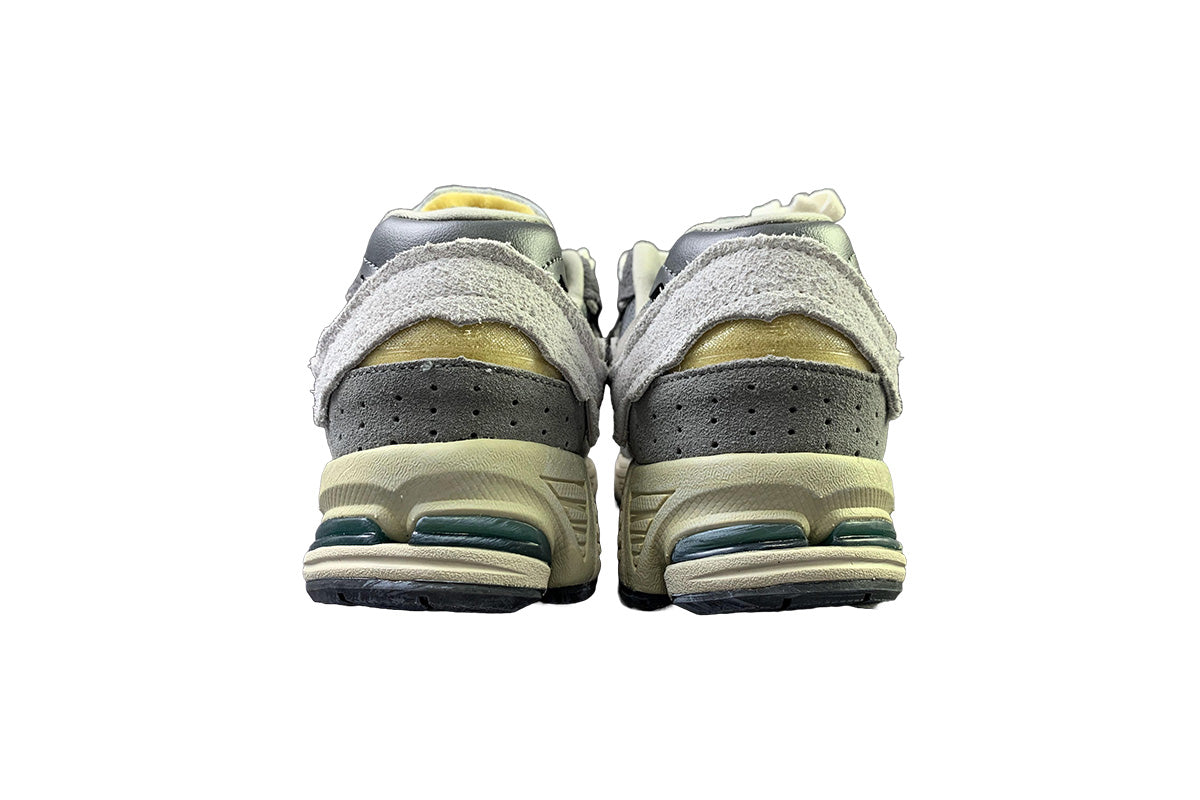 New Balance 2002r Light & Dark Gray
