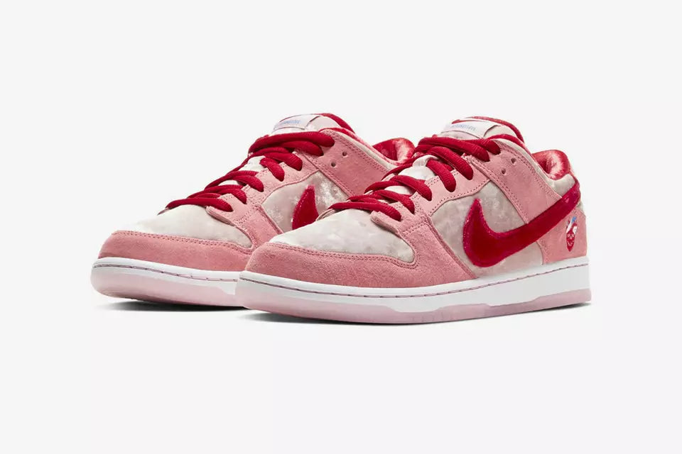 Nike SB Dunk Strange Love
